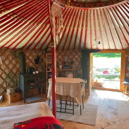 Romanticky Statek Jurta *